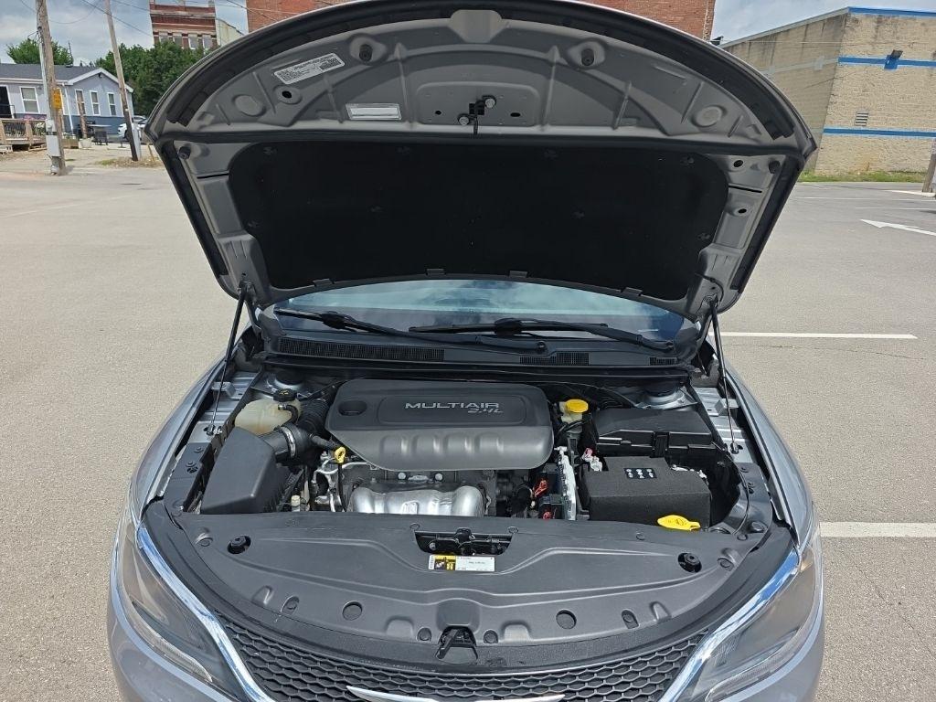 Chrysler 200  2016