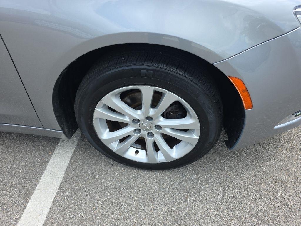 Chrysler 200  2016