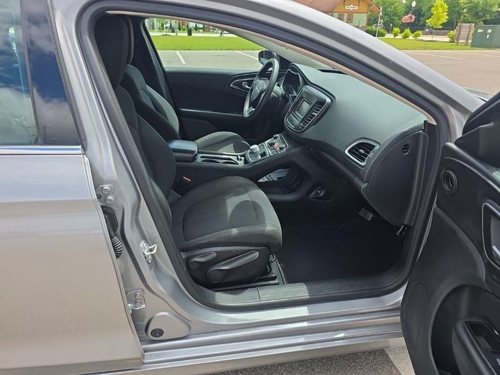 Chrysler 200  2016