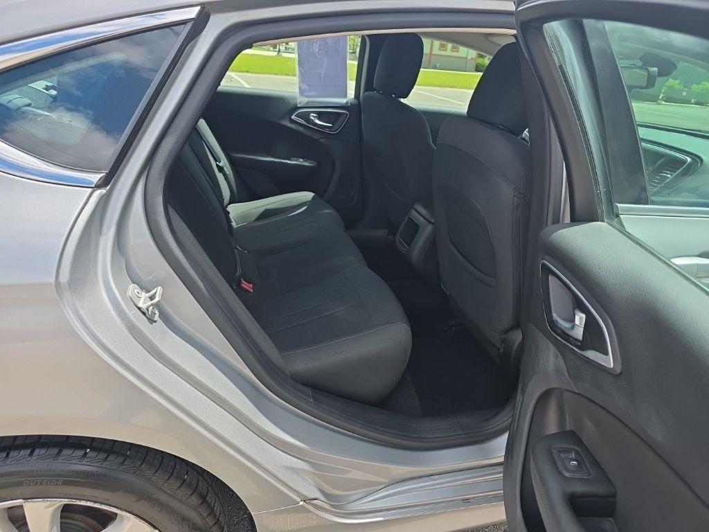 Chrysler 200  2016