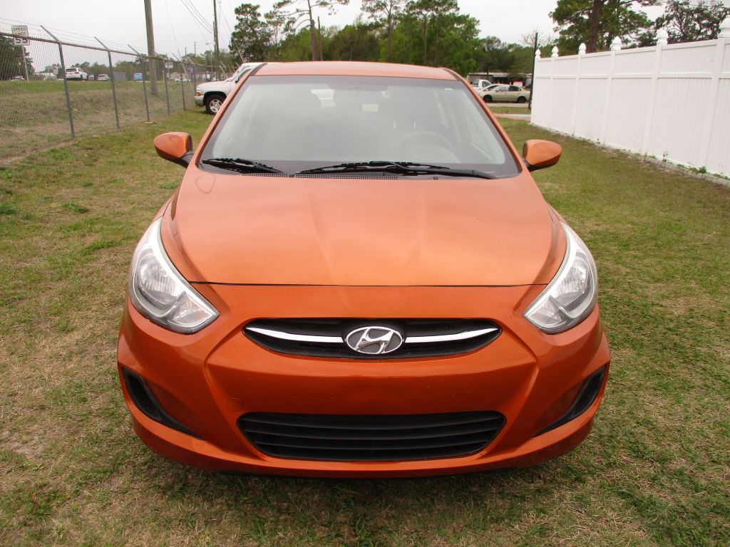 2017 Hyundai Accent SE photo 2