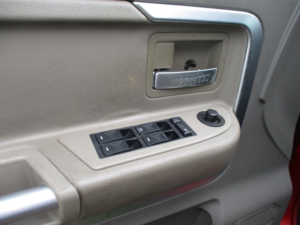 Mitsubishi Raider  2006