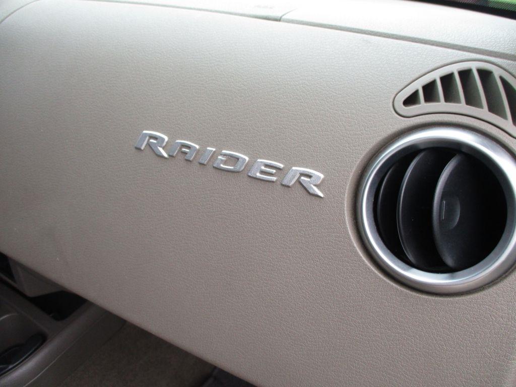Mitsubishi Raider  2006
