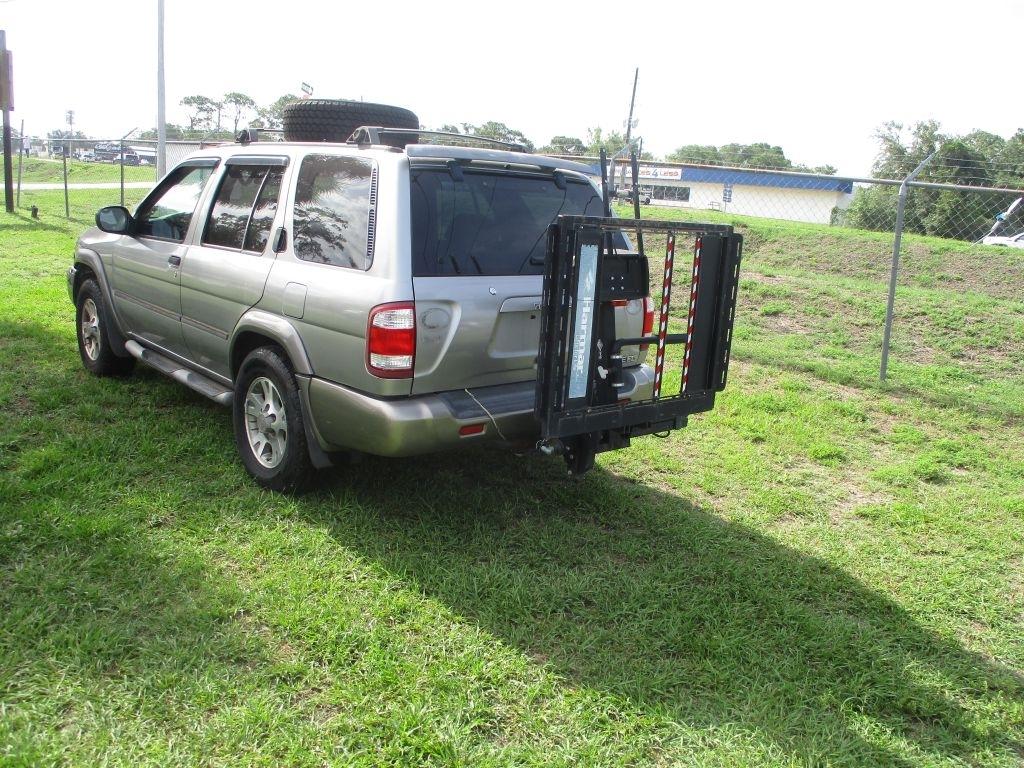 Nissan Pathfinder  2001