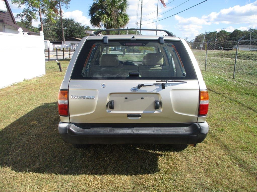 Nissan Pathfinder  1997