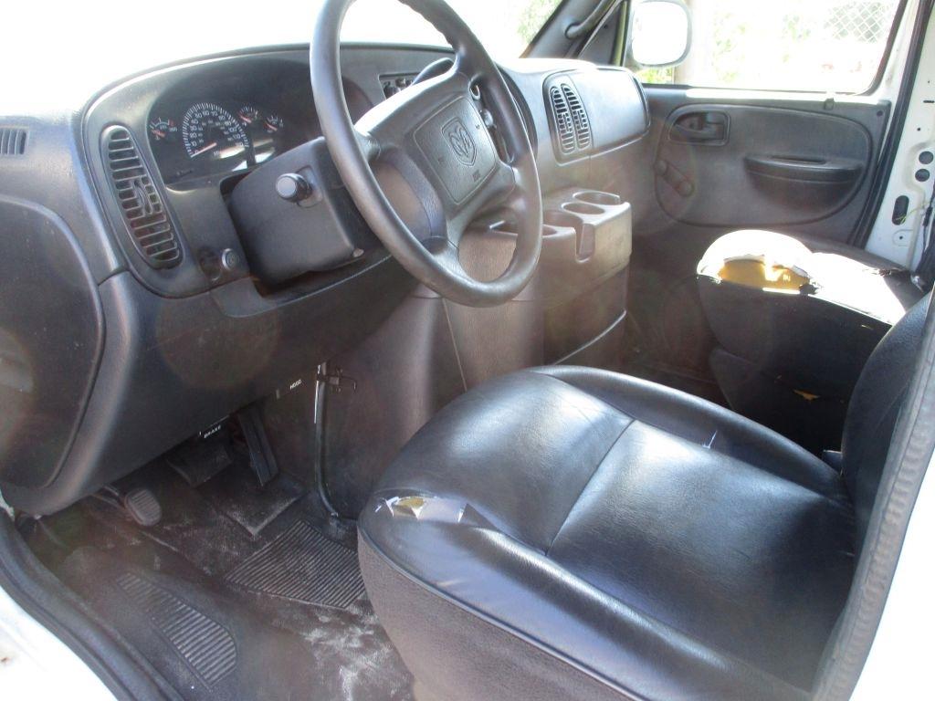 Dodge Ram Van  2002