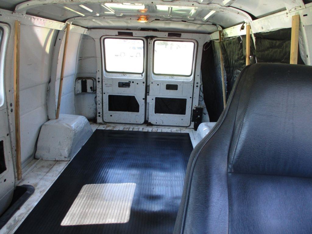 Dodge Ram Van  2002