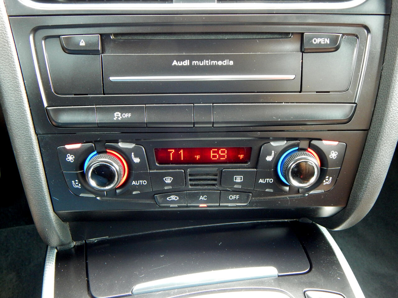 Audi A5 2dr Cabriolet Auto quattro 2.0T Premium Plus 2011 Audi A5 2dr Cabriolet Auto quattro 2.0T Premium Plus 2011