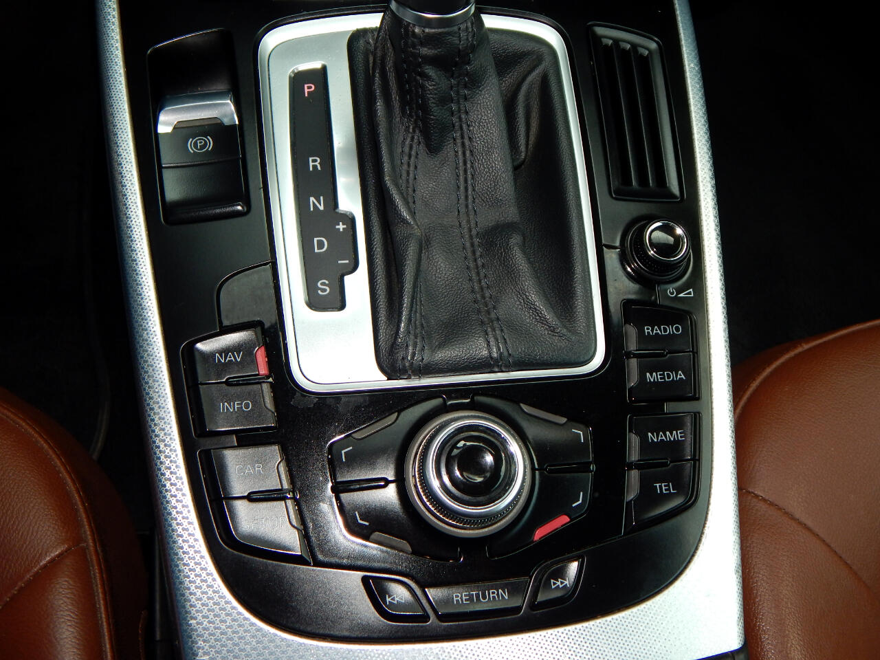 Audi A5 2dr Cabriolet Auto quattro 2.0T Premium Plus 2011 Audi A5 2dr Cabriolet Auto quattro 2.0T Premium Plus 2011