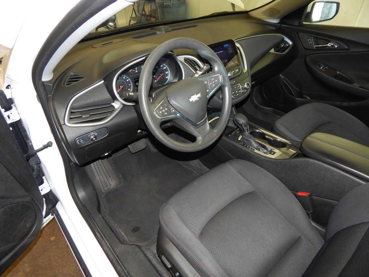 2024 Chevrolet Malibu 1LT photo 3