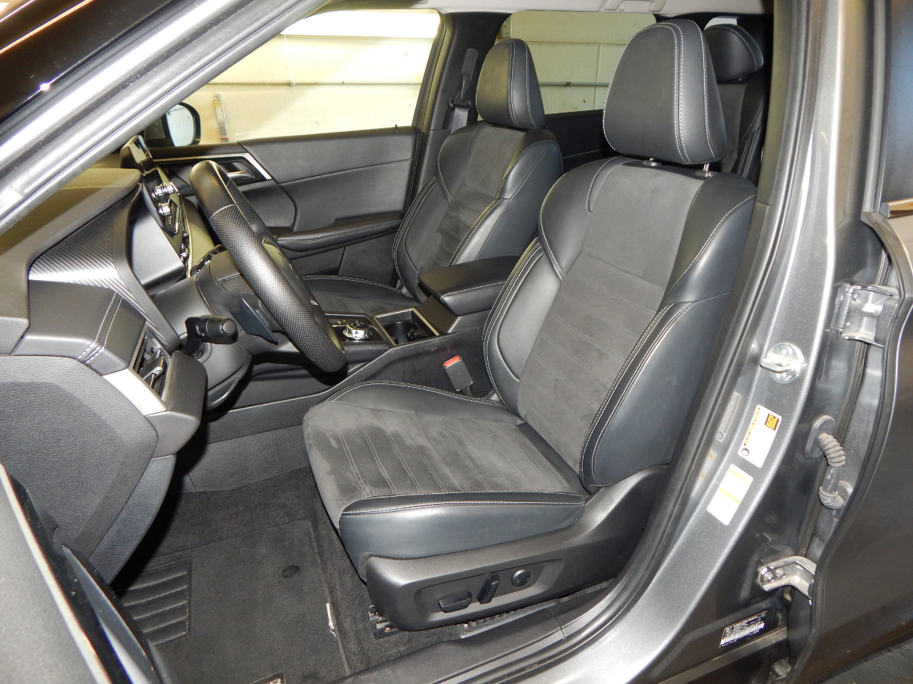 2024 Mitsubishi Outlander SE Black Edition photo 4