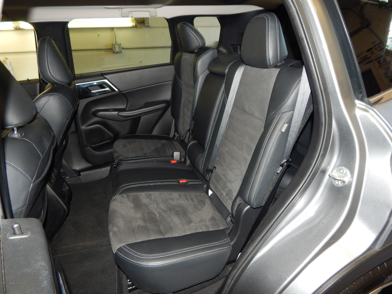 2024 Mitsubishi Outlander SE Black Edition photo 6