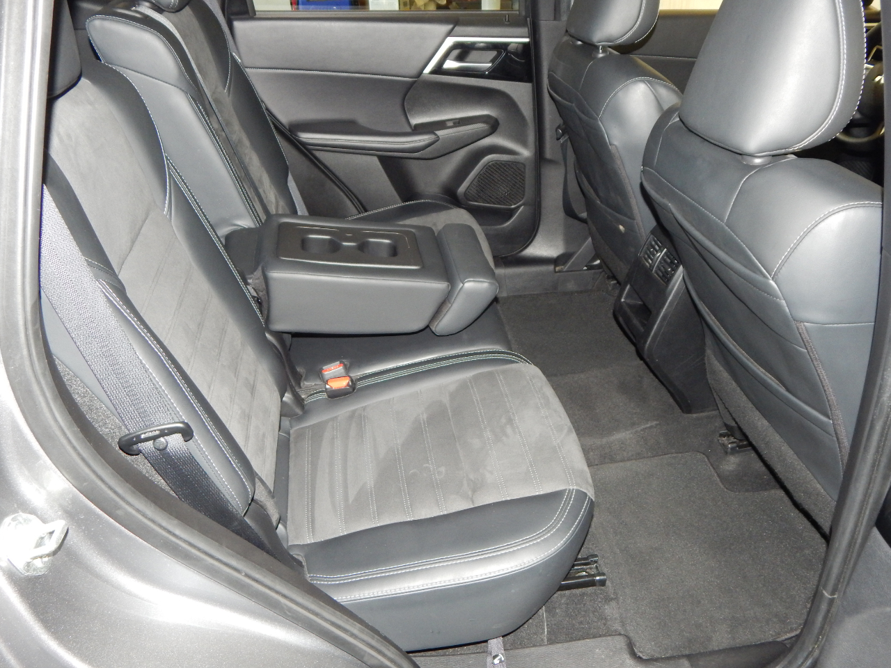 2024 Mitsubishi Outlander SE Black Edition photo 26
