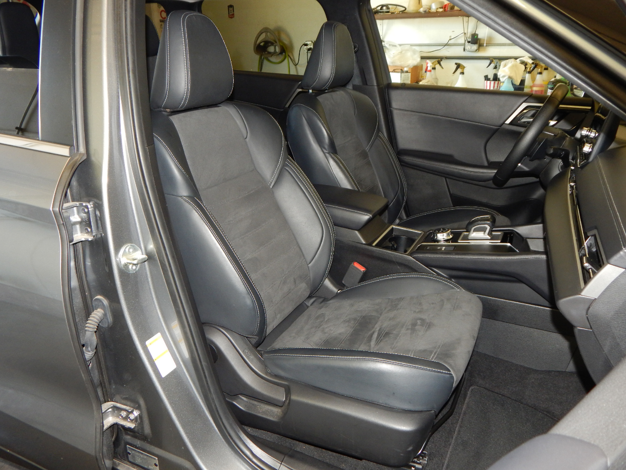 2024 Mitsubishi Outlander SE Black Edition photo 28