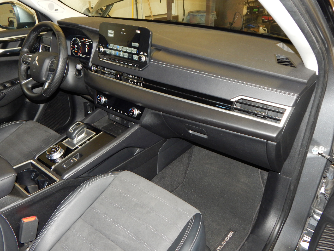 2024 Mitsubishi Outlander SE Black Edition photo 29