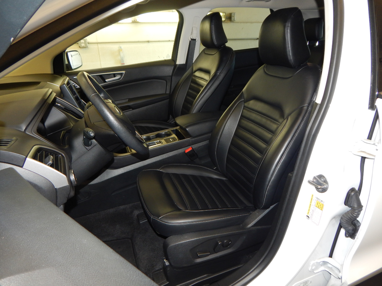 2024 Ford Edge SEL photo 3