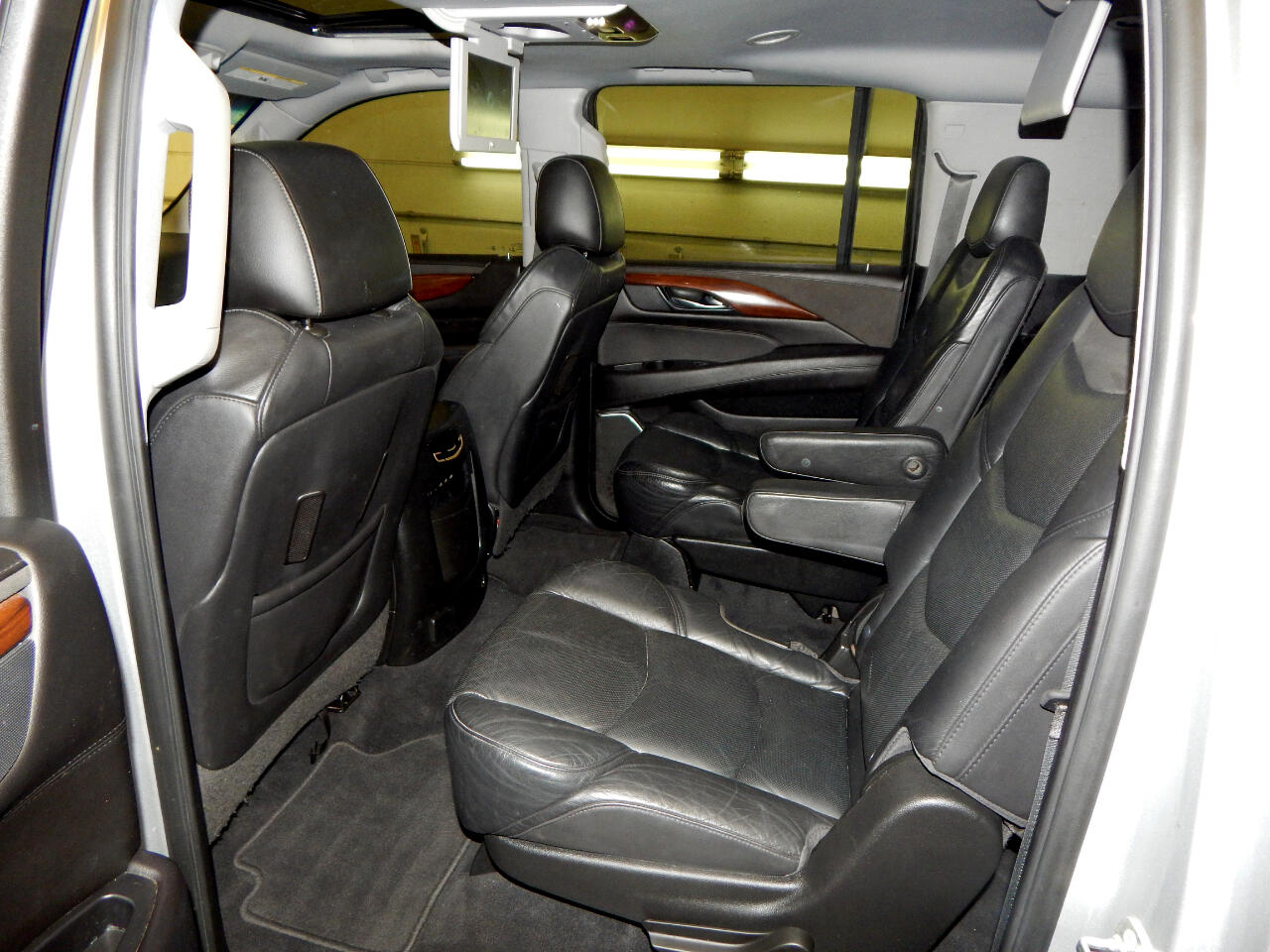 Cadillac Escalade ESV 4WD 4dr Luxury 2018