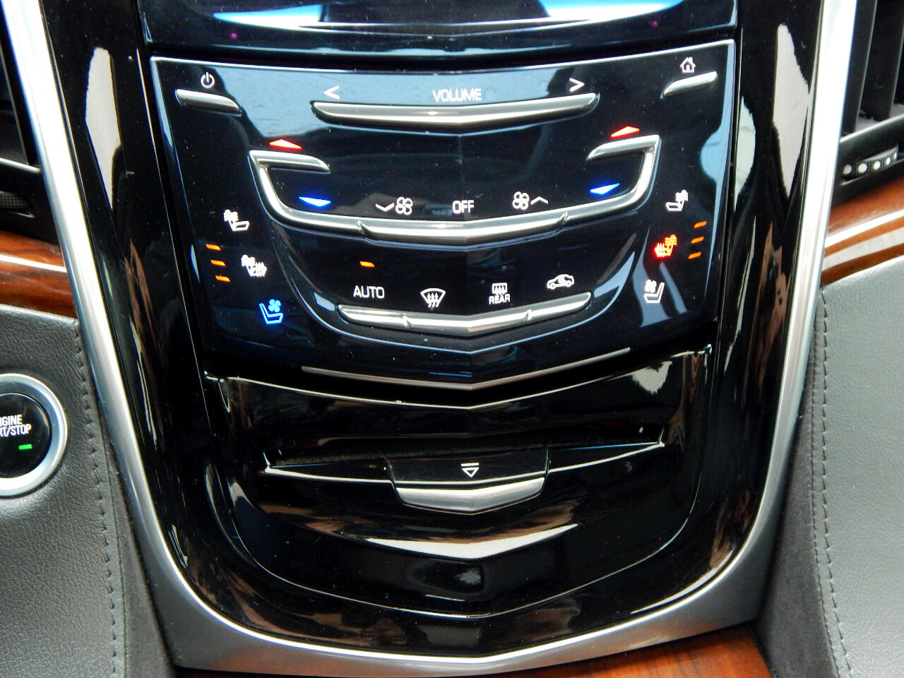 Cadillac Escalade ESV 4WD 4dr Luxury 2018