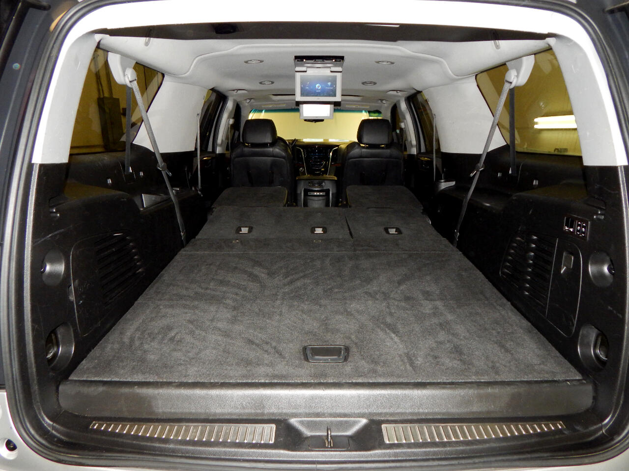 Cadillac Escalade ESV 4WD 4dr Luxury 2018