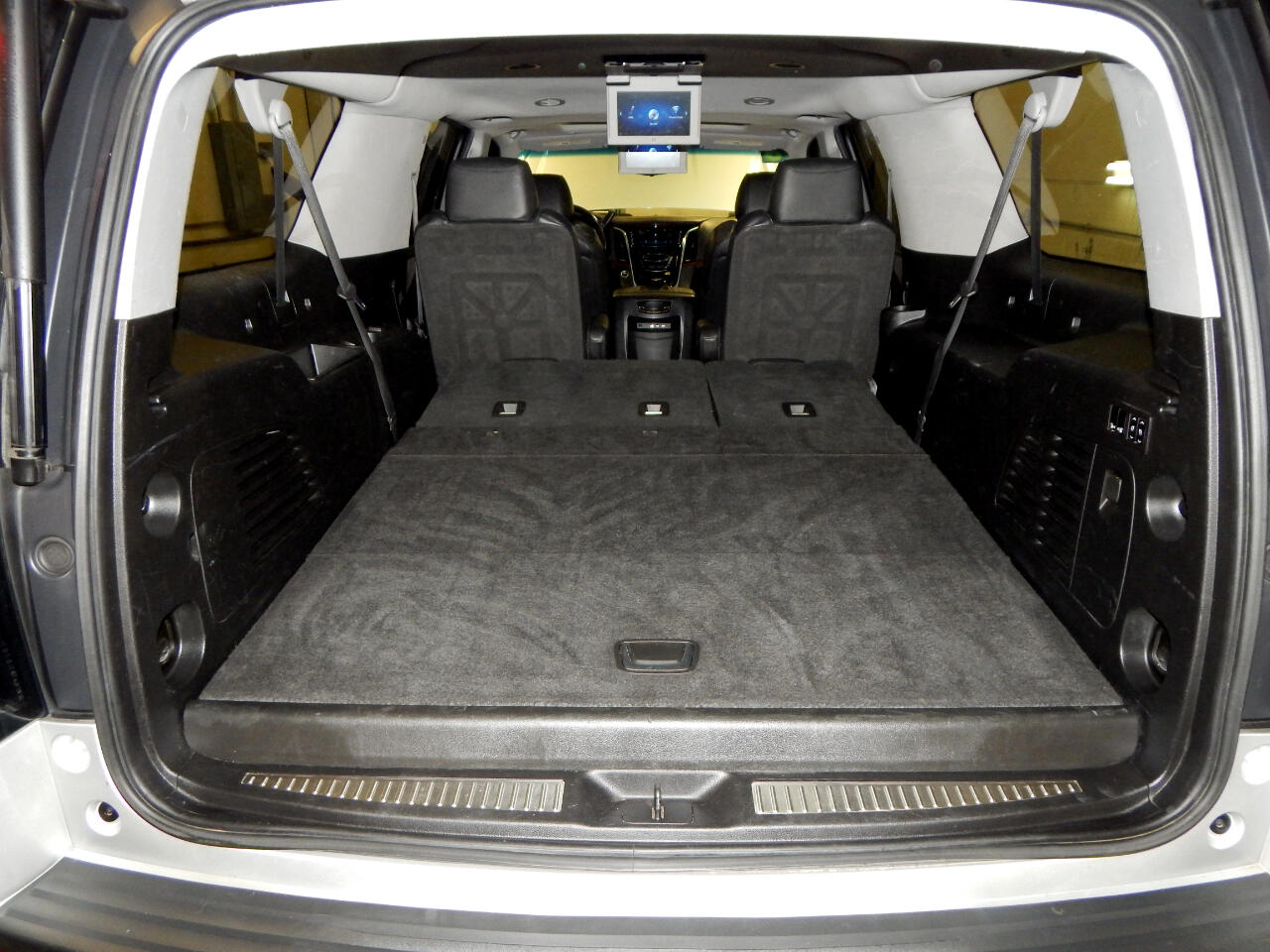 Cadillac Escalade ESV 4WD 4dr Luxury 2018