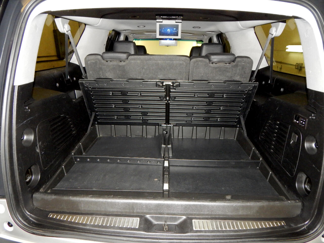 Cadillac Escalade ESV 4WD 4dr Luxury 2018