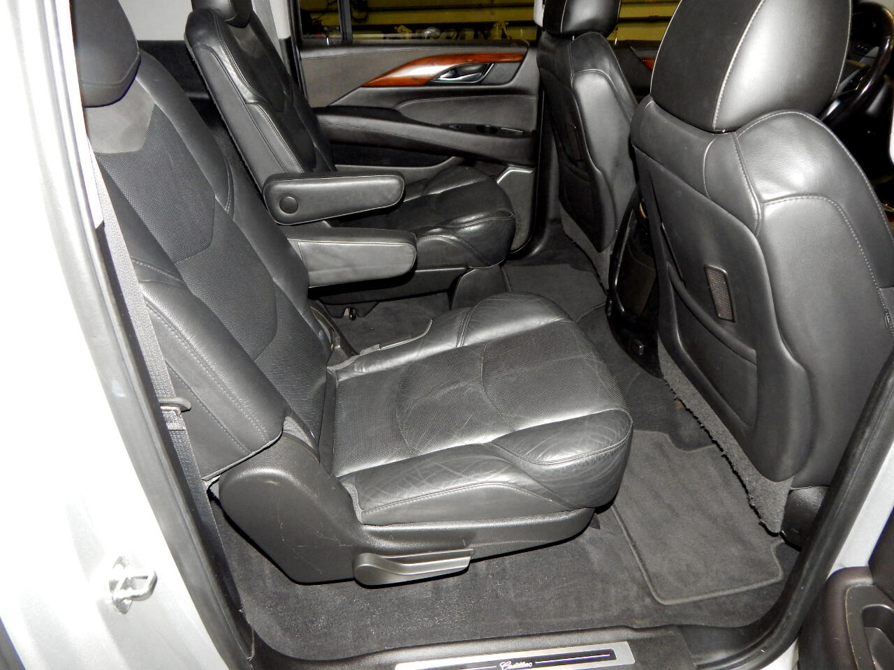 Cadillac Escalade ESV 4WD 4dr Luxury 2018