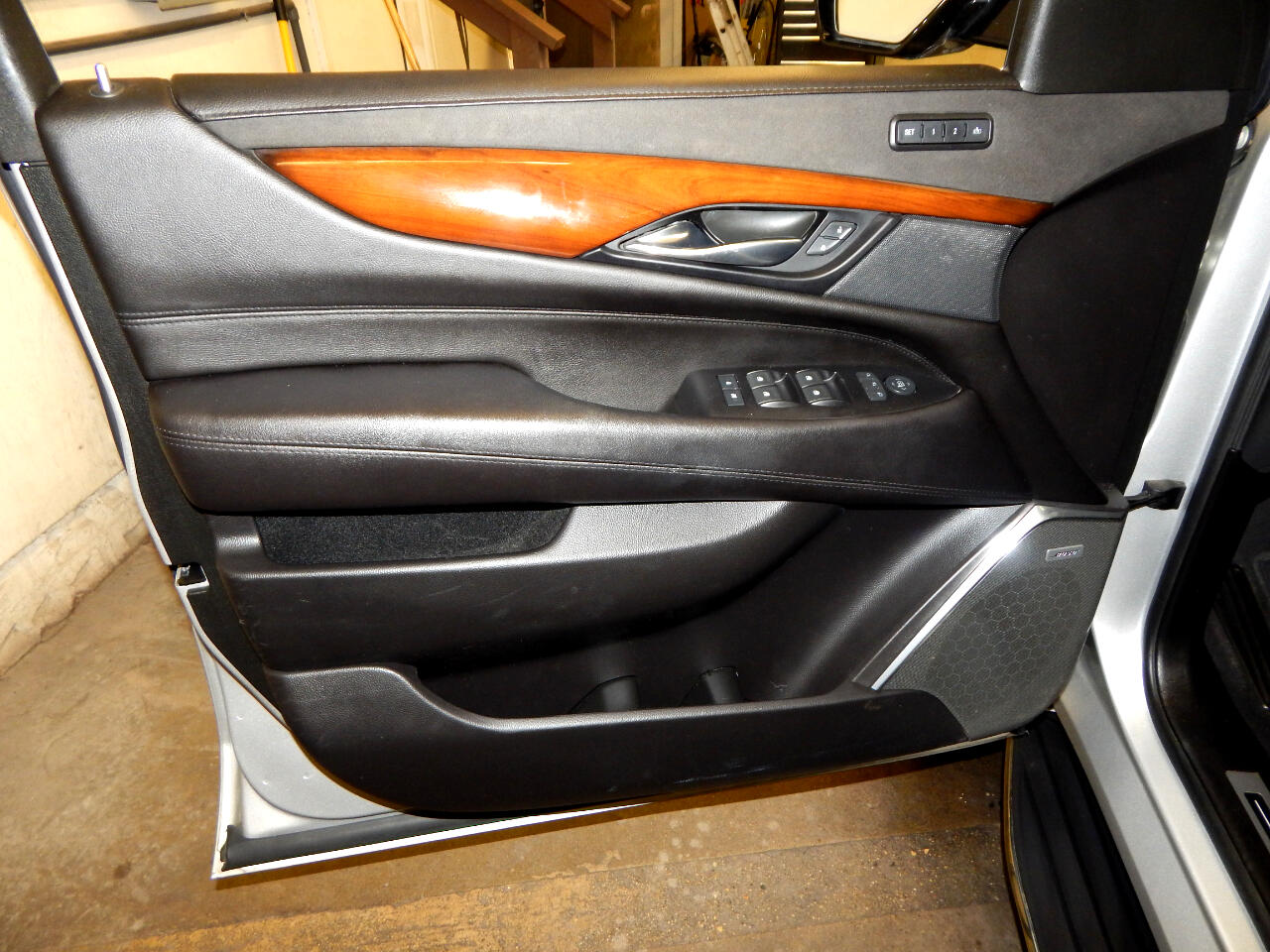 Cadillac Escalade ESV 4WD 4dr Luxury 2018