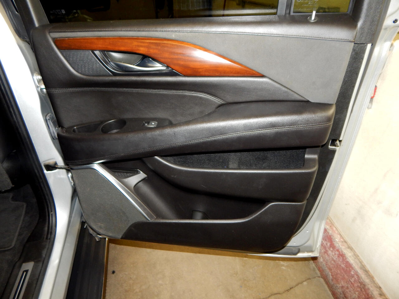 Cadillac Escalade ESV 4WD 4dr Luxury 2018