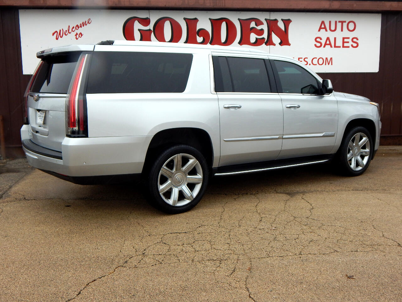 Cadillac Escalade ESV 4WD 4dr Luxury 2018