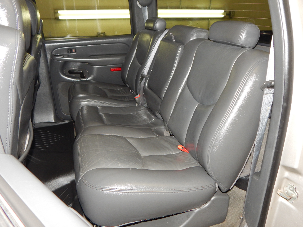 Chevrolet Silverado 2500HD Crew Cab 153" WB 4WD LT 2005