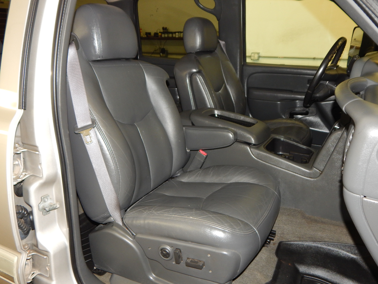 Chevrolet Silverado 2500HD Crew Cab 153" WB 4WD LT 2005