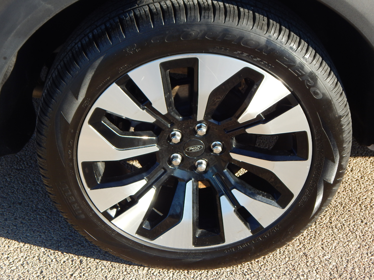 Ford Explorer Platinum 4WD 2025