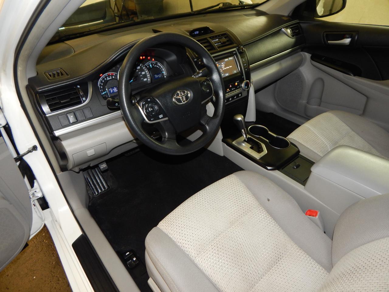 Toyota Camry 4dr Sdn I4 Auto LE (Natl) 2013