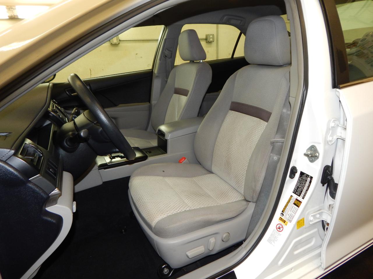 Toyota Camry 4dr Sdn I4 Auto LE (Natl) 2013