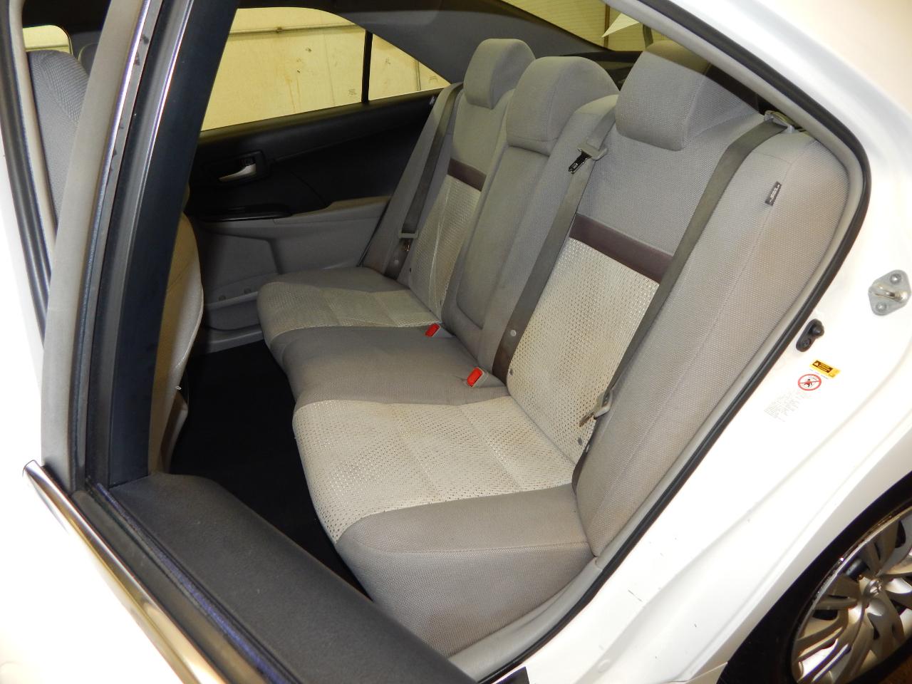 Toyota Camry 4dr Sdn I4 Auto LE (Natl) 2013