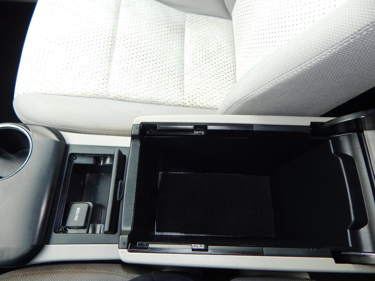 Toyota Camry 4dr Sdn I4 Auto LE (Natl) 2013