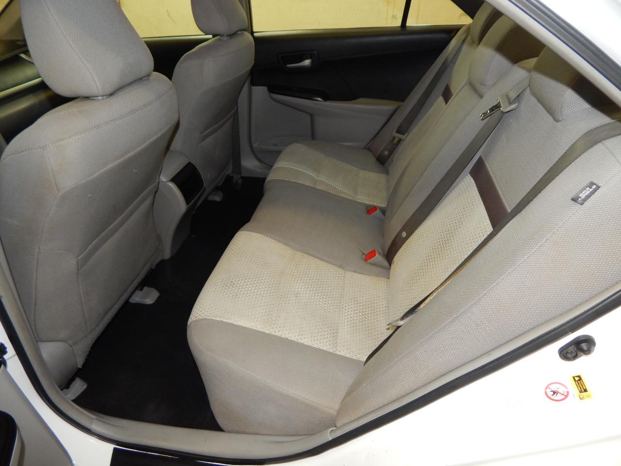 Toyota Camry 4dr Sdn I4 Auto LE (Natl) 2013