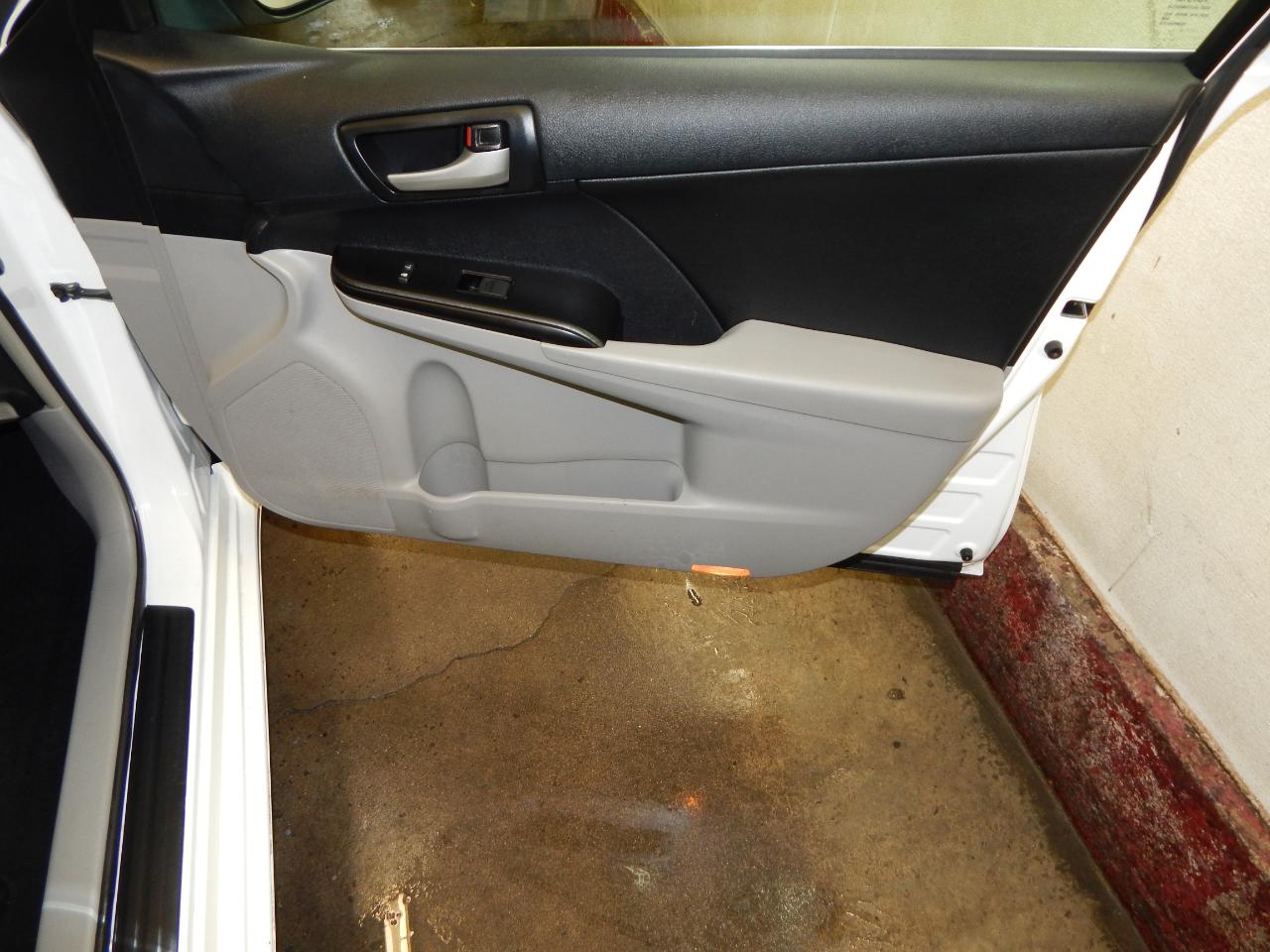 Toyota Camry 4dr Sdn I4 Auto LE (Natl) 2013