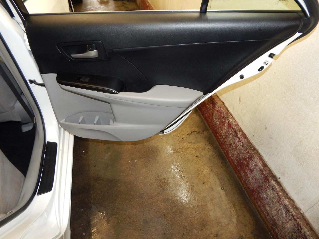 Toyota Camry 4dr Sdn I4 Auto LE (Natl) 2013