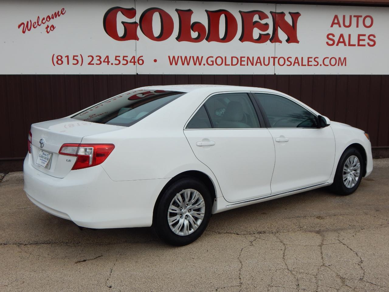 Toyota Camry 4dr Sdn I4 Auto LE (Natl) 2013