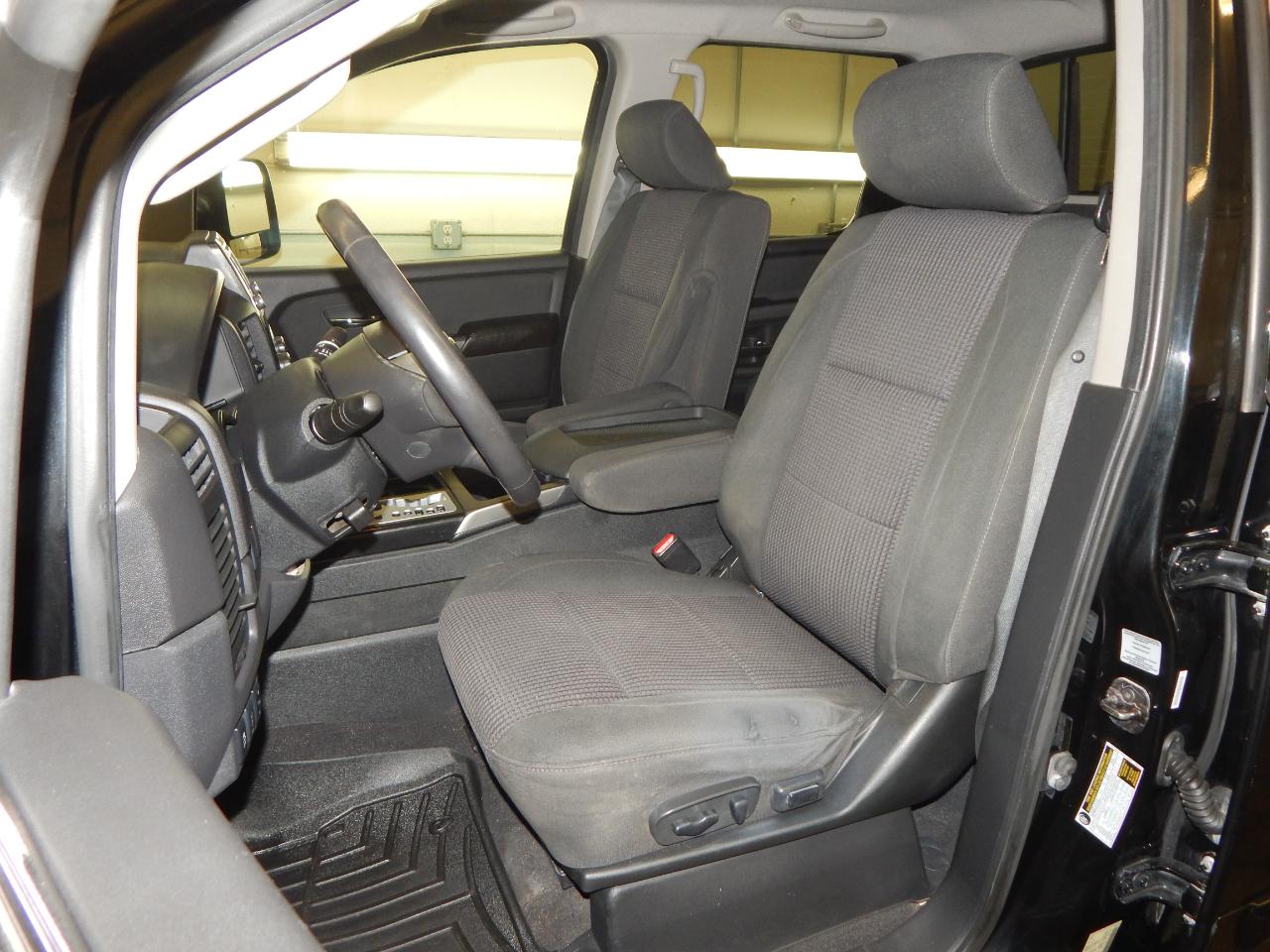 Nissan Titan 4WD Crew Cab SWB SV 2015