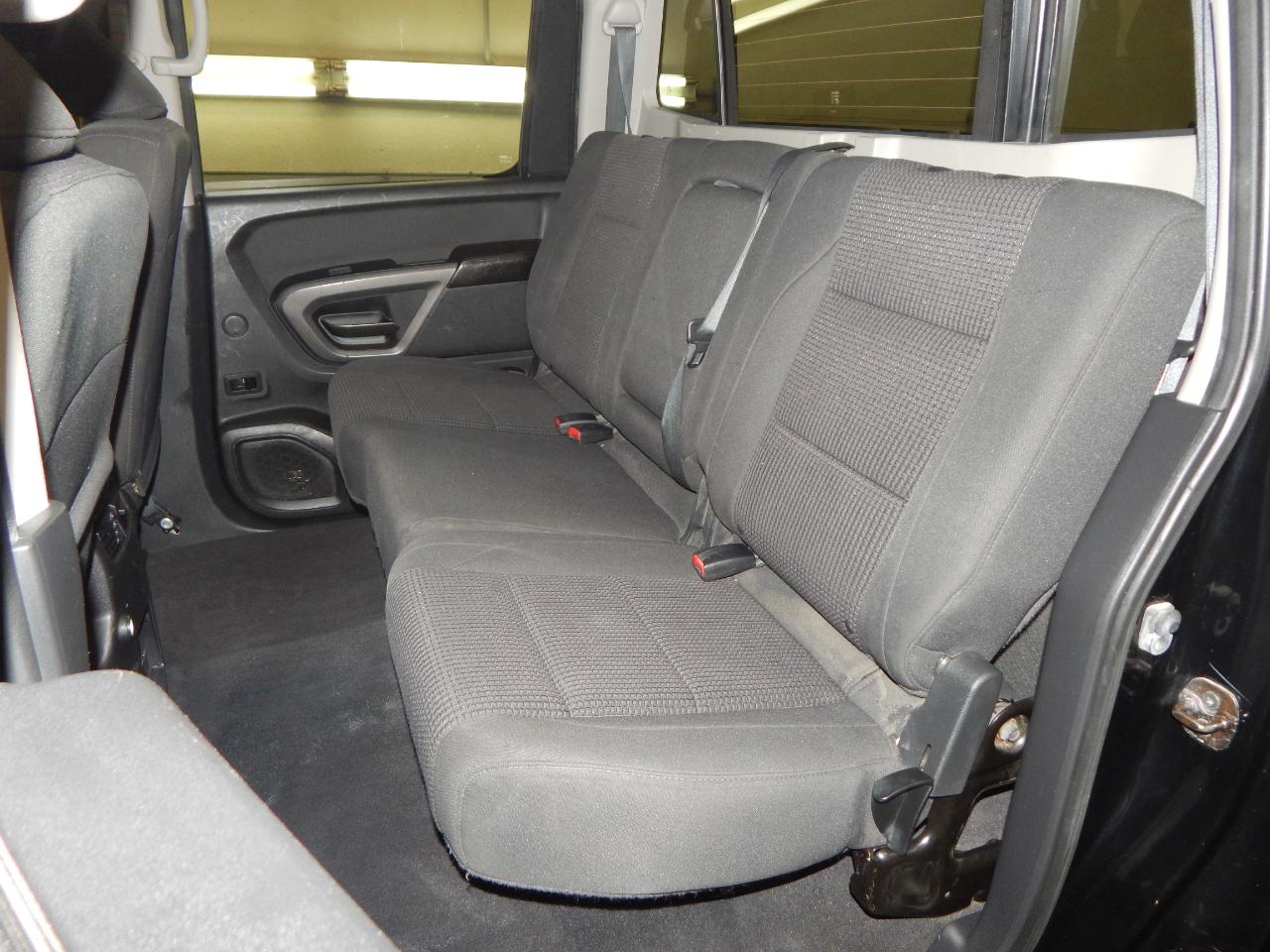 Nissan Titan 4WD Crew Cab SWB SV 2015