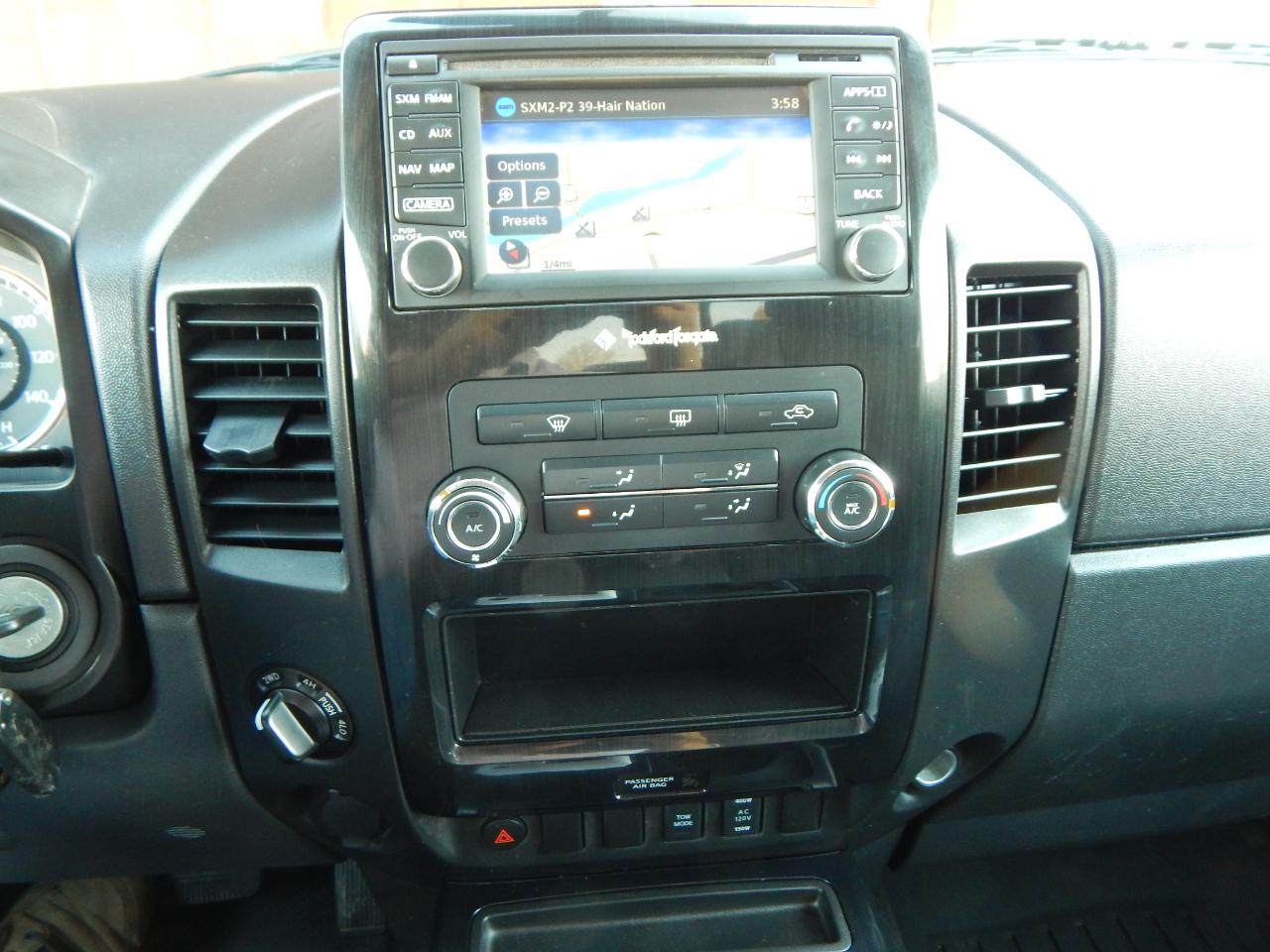 Nissan Titan 4WD Crew Cab SWB SV 2015