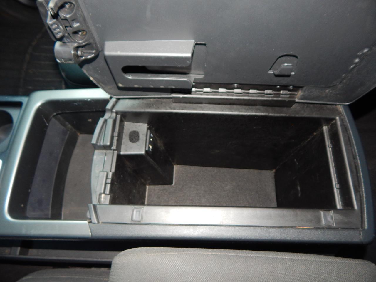 Nissan Titan 4WD Crew Cab SWB SV 2015