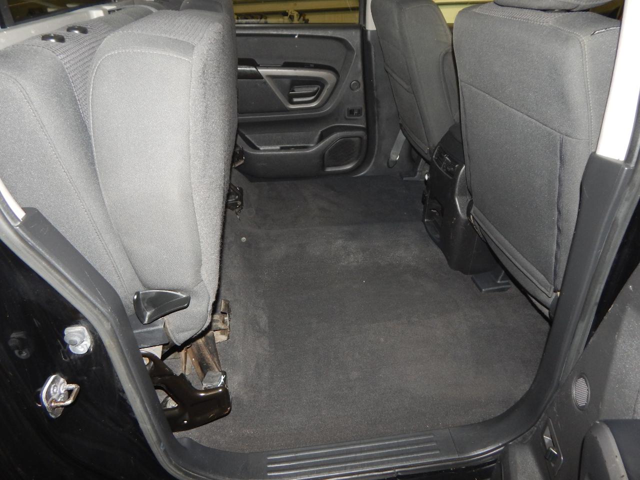 Nissan Titan 4WD Crew Cab SWB SV 2015