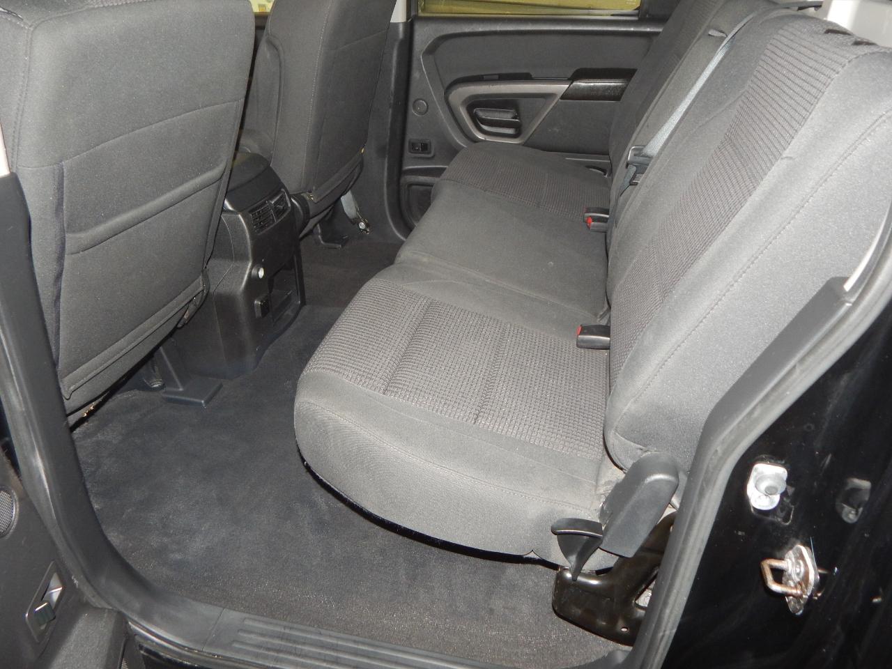 Nissan Titan 4WD Crew Cab SWB SV 2015