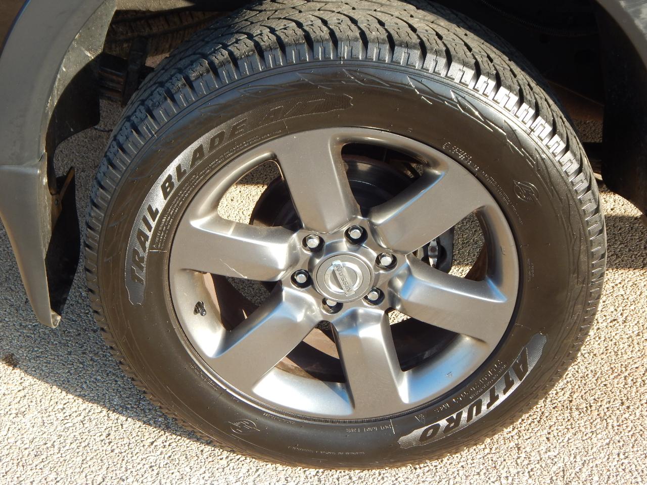 Nissan Titan 4WD Crew Cab SWB SV 2015