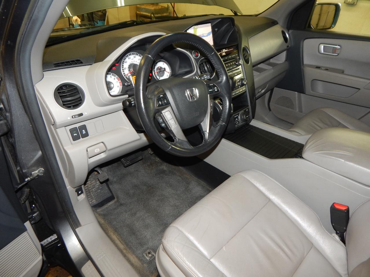 Honda Pilot 2WD 4dr Touring w/RES & Navi 2013