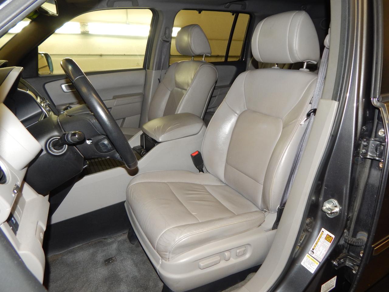 Honda Pilot 2WD 4dr Touring w/RES & Navi 2013