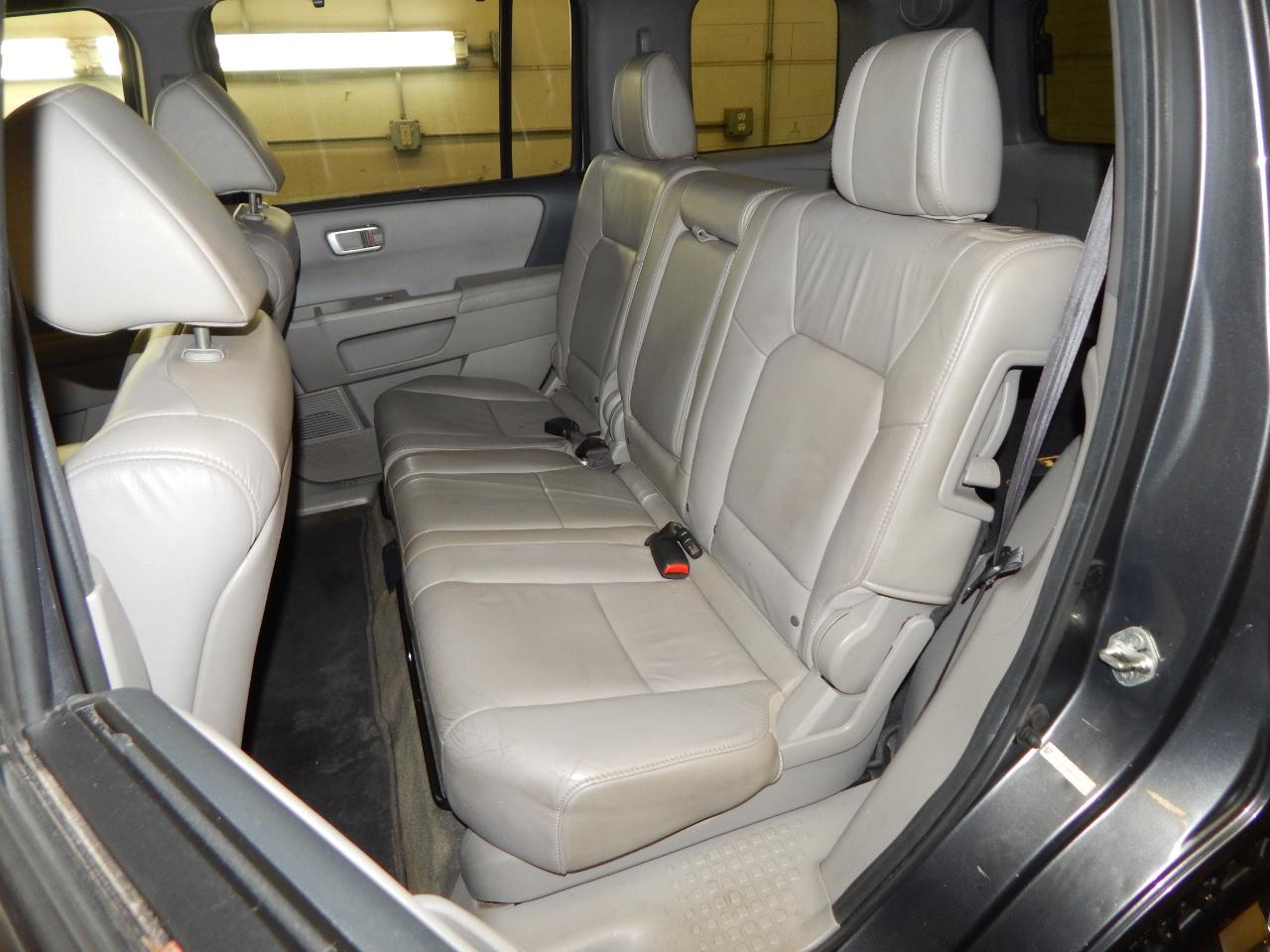 Honda Pilot 2WD 4dr Touring w/RES & Navi 2013